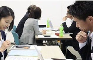 実習に取り組む受講生の様子